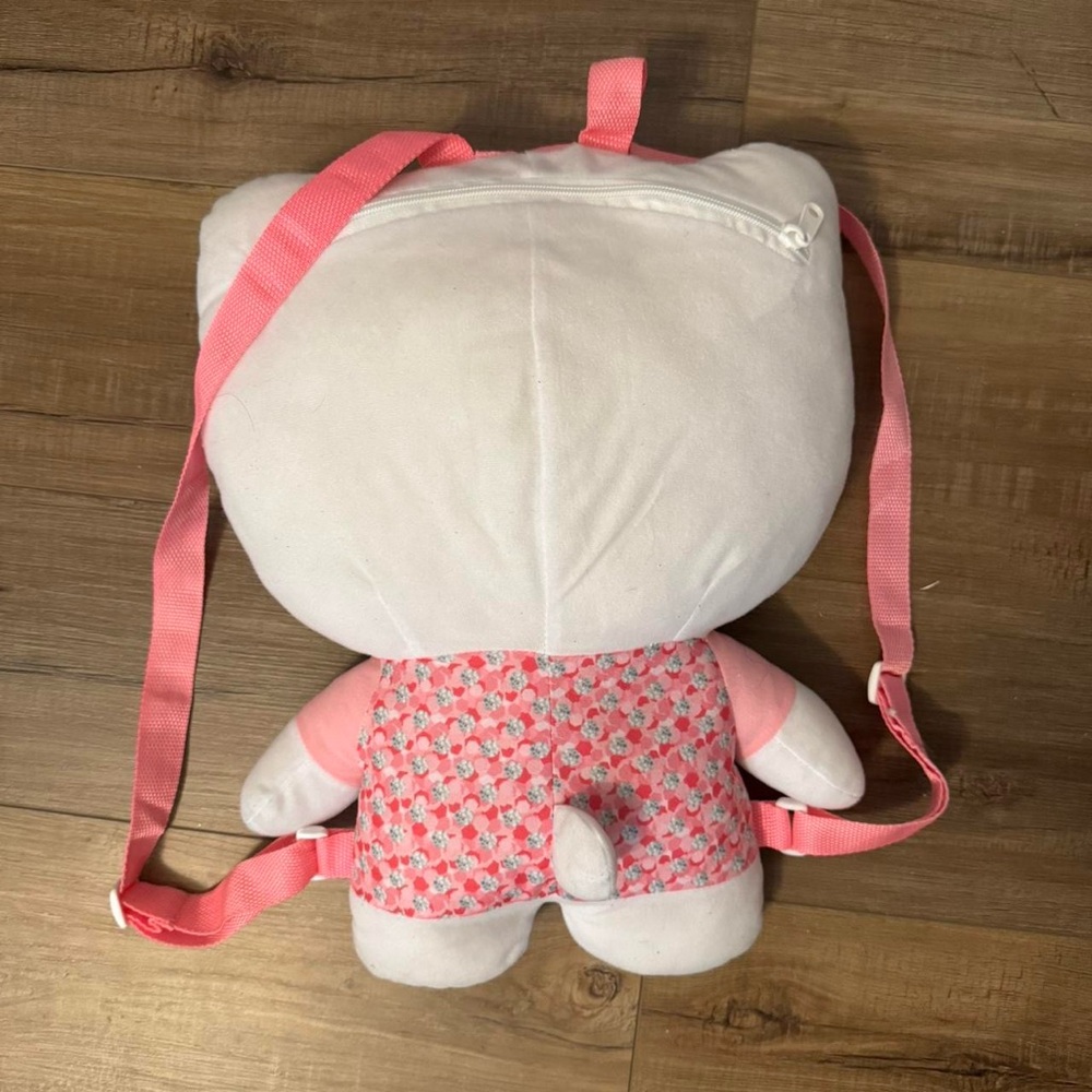 Hello kitty backpack - Picture 5 of 5